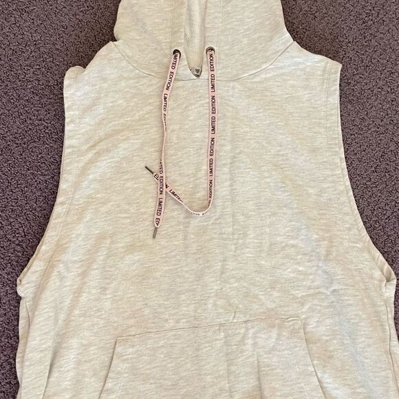 Forever 21 muscle hoodie - Picture 2 of 5